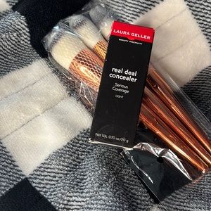 Laura Geller real dear concealer in shade light with free brushes